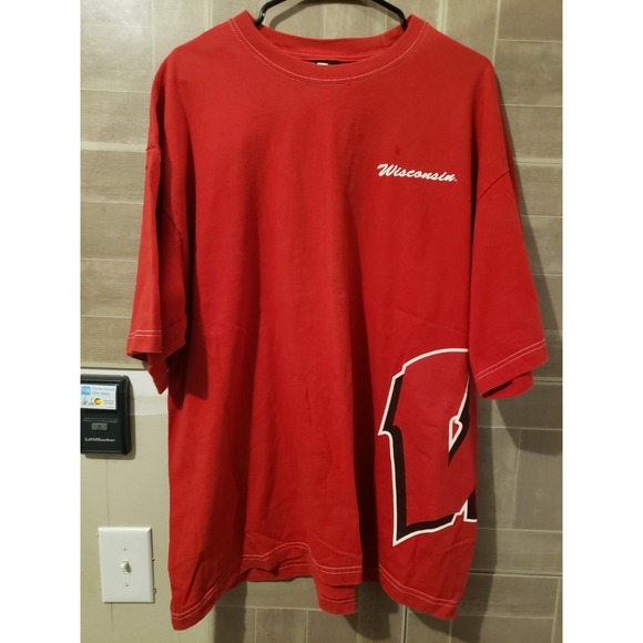STARTER Other - Wisconsin Badgers Team Starter Mens Shirt Size XL Red Big Logo